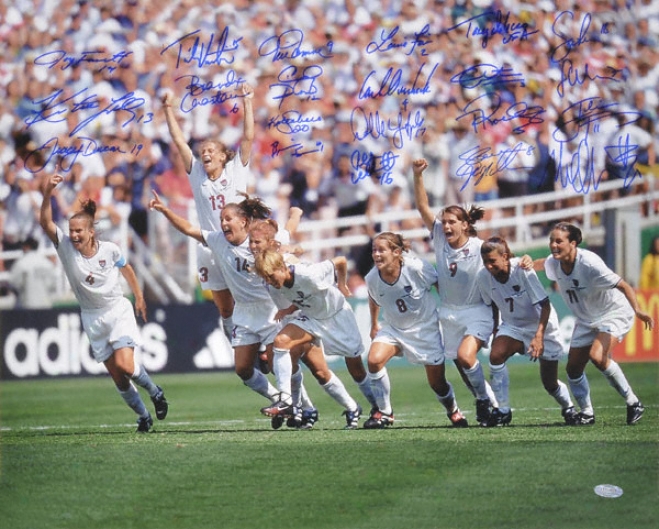 1999 Usa Women's Soccer - Celebration - Team Signed 16x20 Photograph