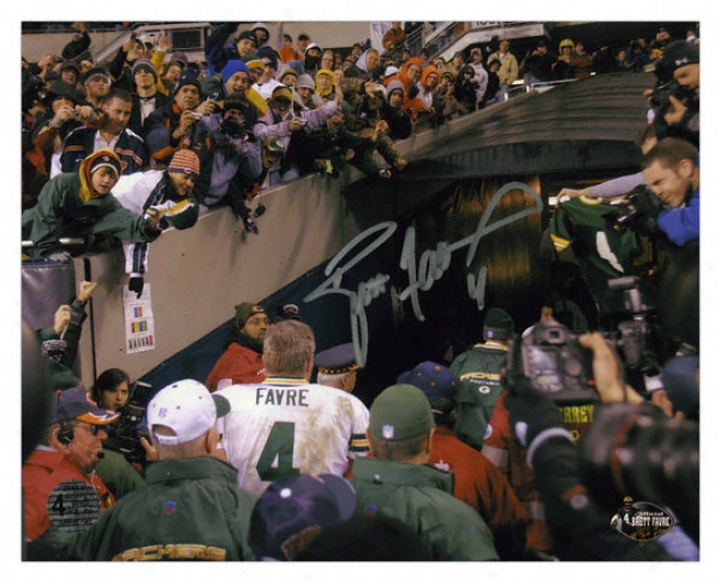 Brett Favre Green Bay Pack3rs - Walking Away - uAtographed 8x10 Photograph