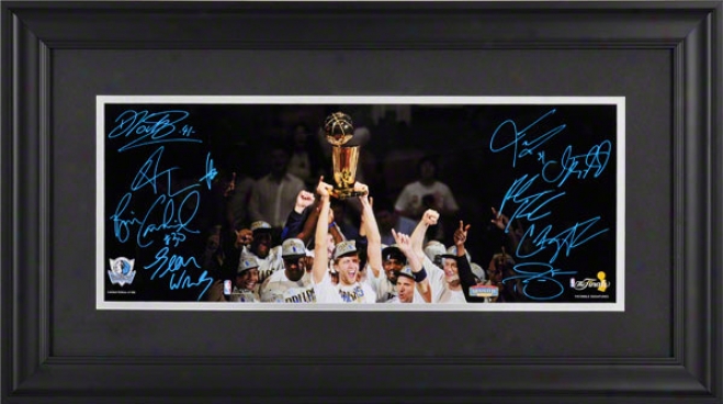 Dallas Mavericks Frmaed 2011 Nba Champions Mini Panoramic Photo With Facsimile Signatures