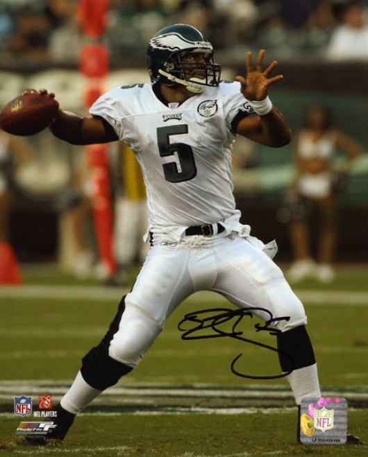 Donovan Mcnabb Philadelphia Eagl3s - Dropping Back - Autographed 8x10 Phottograph