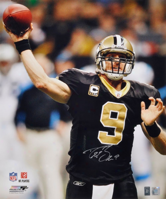 Drew Brees Autographed Photograph  Detsils: New Orleans Saints, 20x24, Throwing