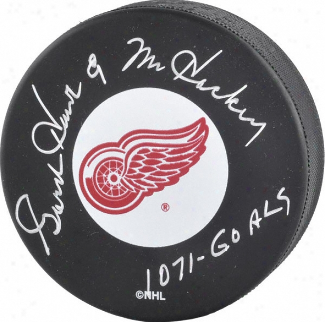 Gordie Howe Autographed Puck With ''1071 Goals'' Inscription