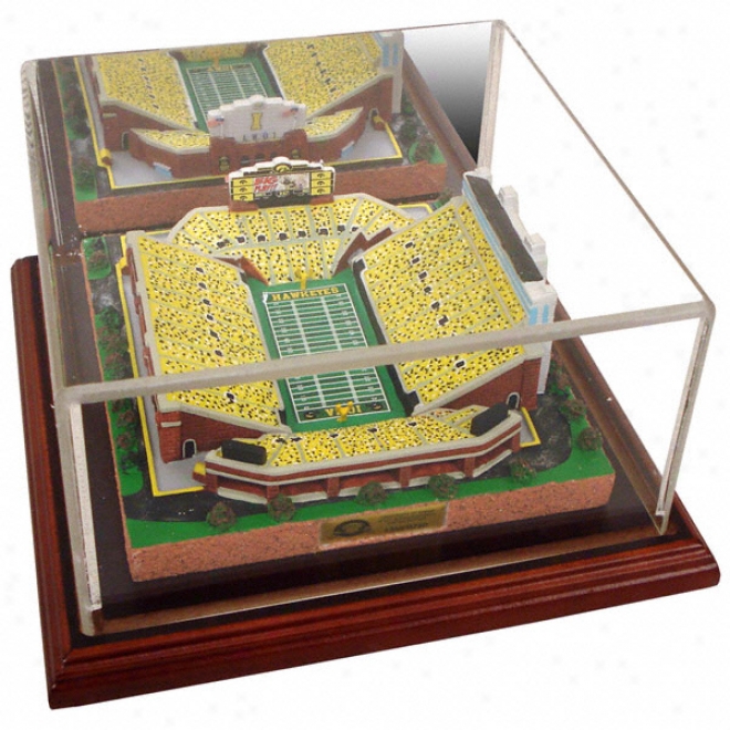 Ilwa Hawkeyes Kinnick Stadium Replica With Case - Gold Series