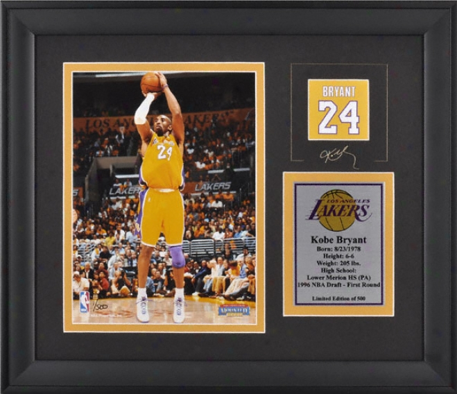 Kobe Bryant Los Angeles Lakers Framed 6x8 Pyotpgraph With Facsimile Signature And Plate - Limited Edition Of 500