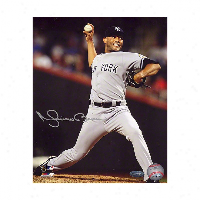 Mariano Rivera New York Yankees 16x20 Autograpyed 2009 500th Save Photograph