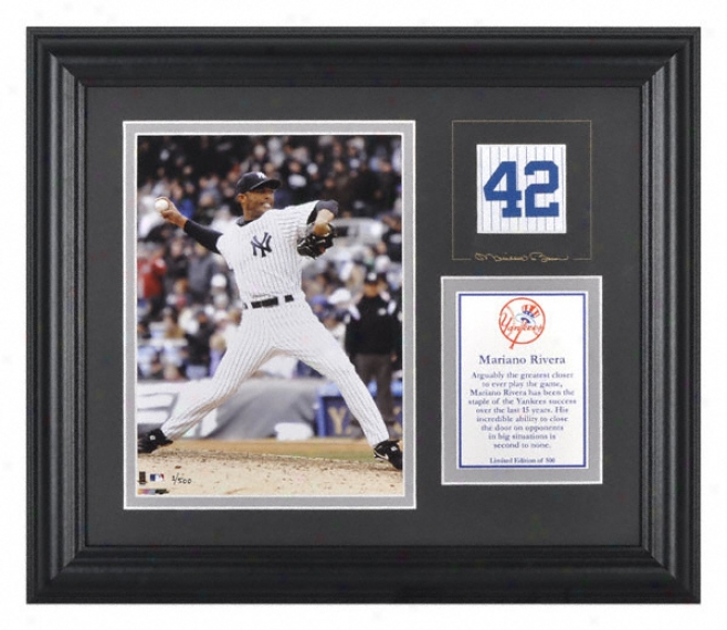 Mariano Rivera New York Yankees Framed 6x8 Photograph With Facsimile Signature And Plare