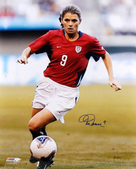 Mia Hamm Autographed 16x20 Photograph