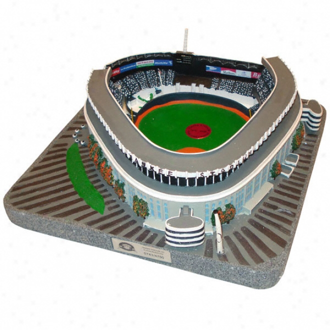 New Yo5k Yankees - Old Yankee Stadium Replica With Final Pitch Medallion - Platinum Series