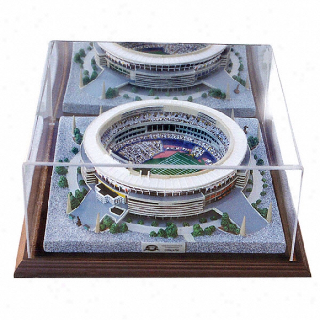 Pittsburgh Pirates Three Rivers Stadium Replica With Case - Platinum Series