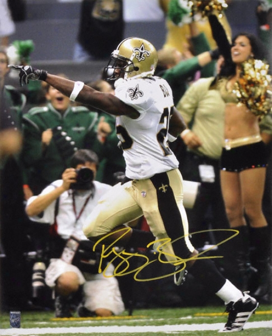 Reggie Bush New Orleans Saints - Pointing - Autographed 16x20 Photograph