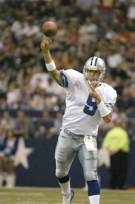 Tony Romo Dallas Cowboys - Letting It Fly - 16x20 Porttrait