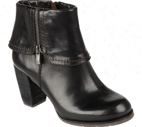 Naya Lark (women's) - Black Leather