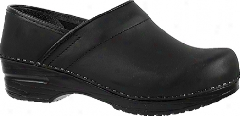 Sanita Clogs Professional Oil Closed (women's) - Black