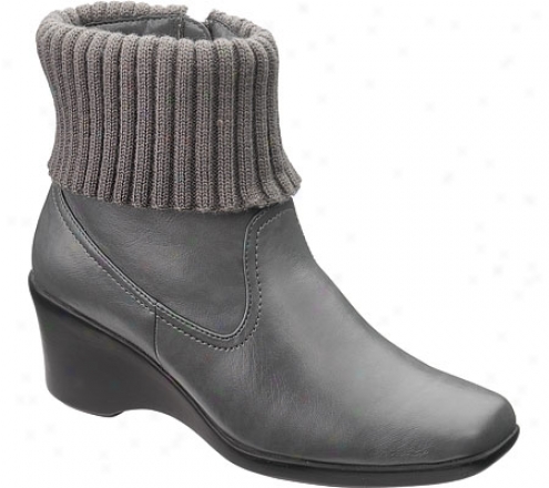 Soft Style Cozy (women's) - Dark Grey Vitello