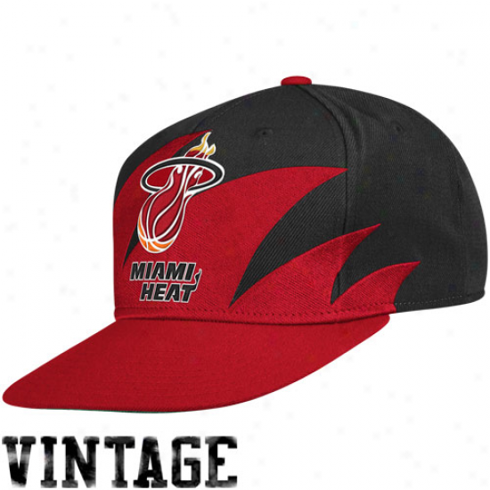 Mitchell & Ness Miami Heat Red-black Nba Sharktooth Snapback Adjustable Hat