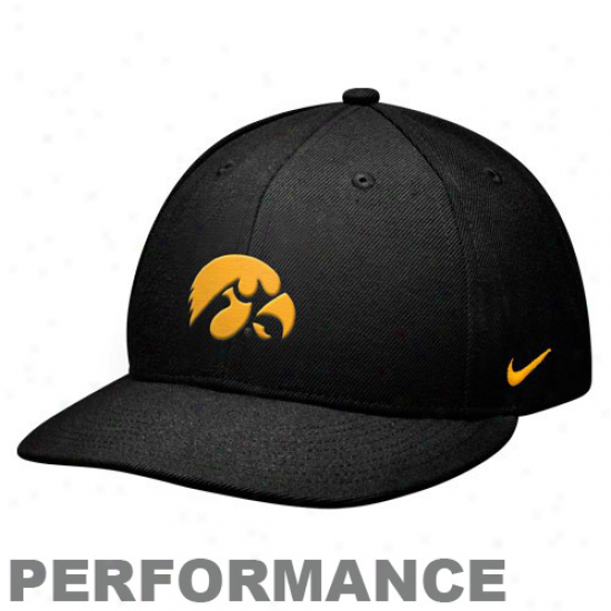 Nike Iowa Hawkeyes Blaxk Sideline Swoosh Flex Hat