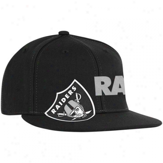 Reebok Oakland Raiders Boy Black Side Strike Flex Hat